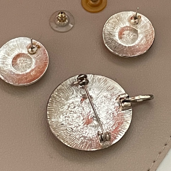 Gold and Silver Sun Face Brooch pendant and stud earrings set vintage - Picture 3 of 3